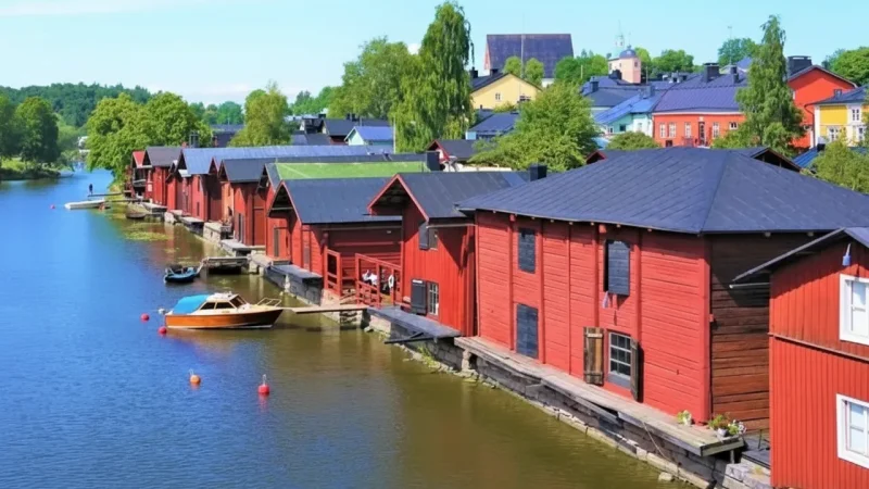 3 Riverfront Warehouses ‒ Iconic red riverside buildings(4)