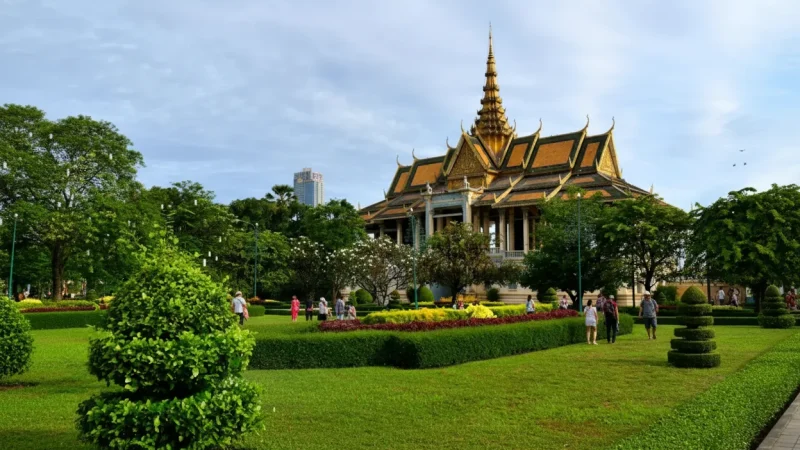 3 Royal Palace Courtyards – Traditional Khmer design(1)