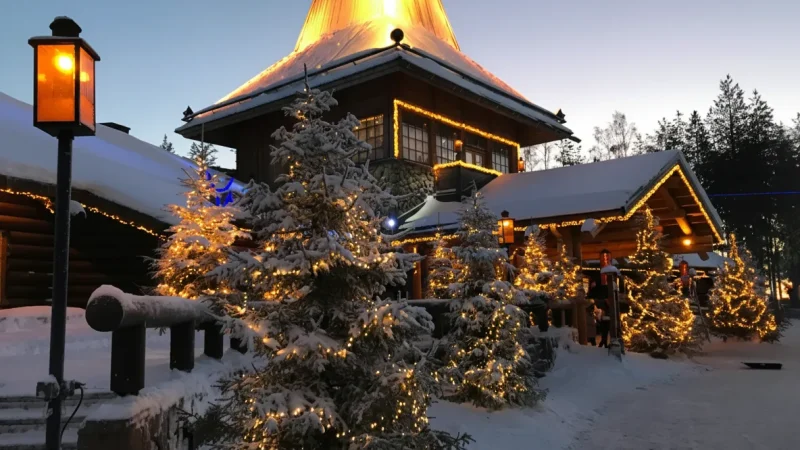 3 Santa Claus Main Square ‒ Central visitor area(2)