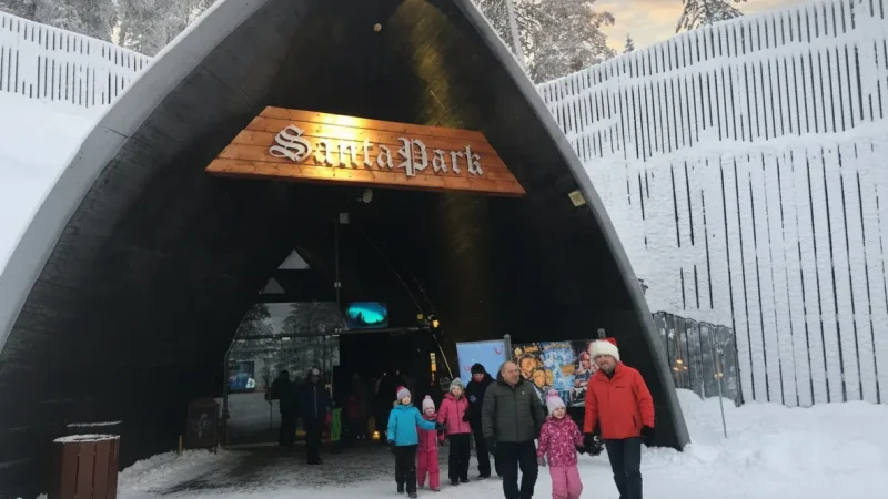 3 SantaPark ‒ Christmas-themed underground park(6)