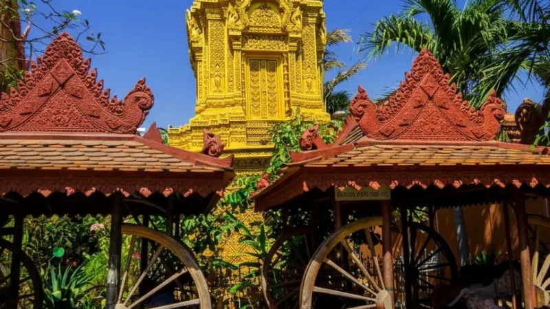 3 Wat Ounalom – Historic Buddhist temple(2)