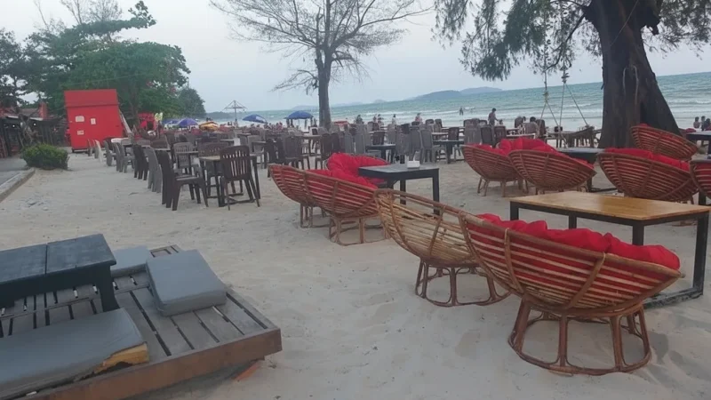 4 Beachfront Cafés – Casual dining spots(2)