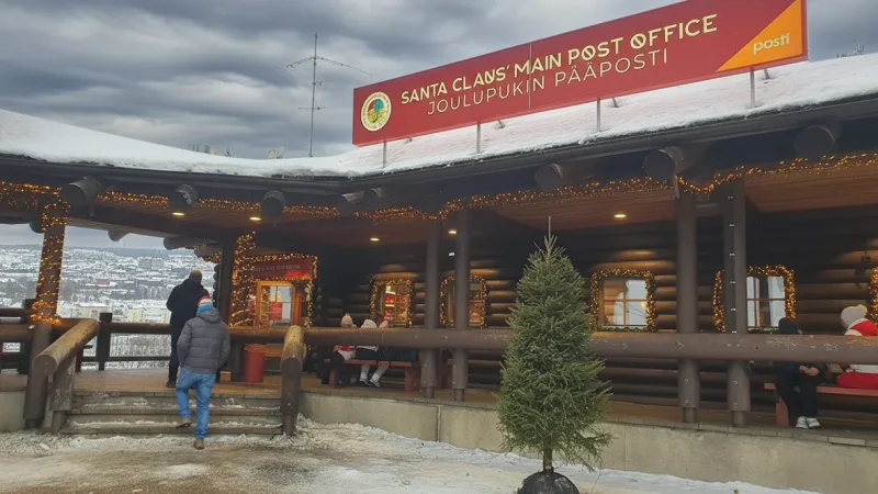 4 Christmas Post Office ‒ Send postcards worldwide(6)