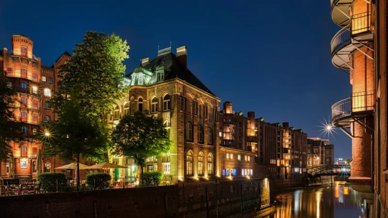 4. Altona Old Town(6)