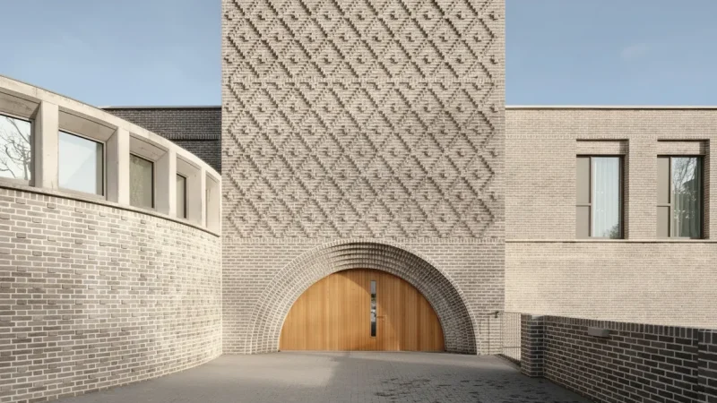 6) Kylemore Abbey Visitor Centre(1)