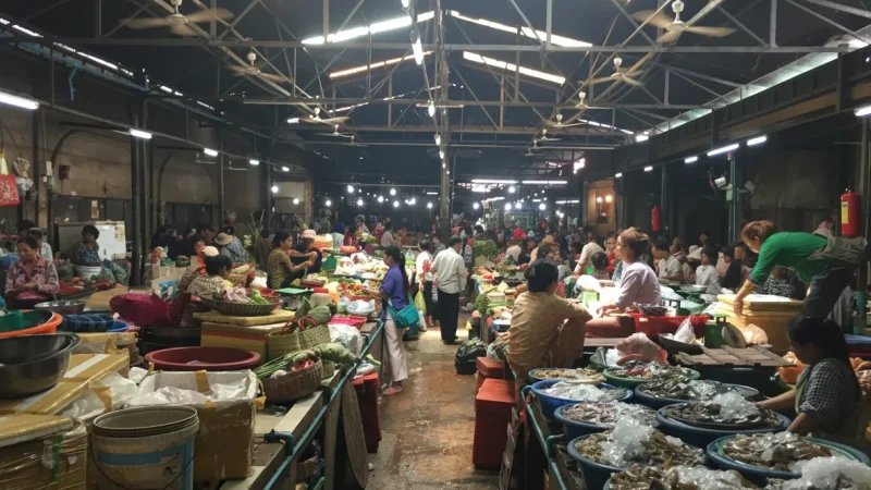 6 Old Market (Psar Chaa) – Local shopping area(2)