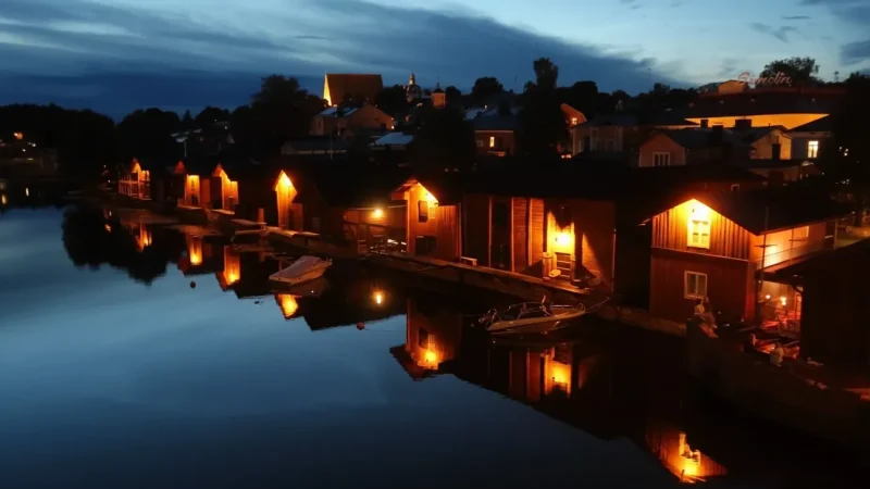6 Riverside Warehouses ‒ Iconic red wooden buildings(5)