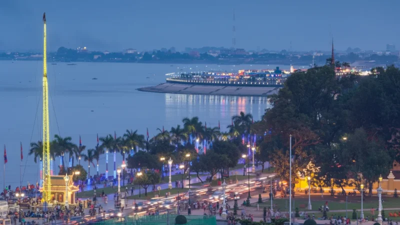 6 Sisowath Quay – Riverside walking promenade(4)