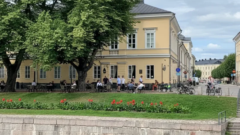 7 Local Cafés ‒ Small-town dining spots(9)