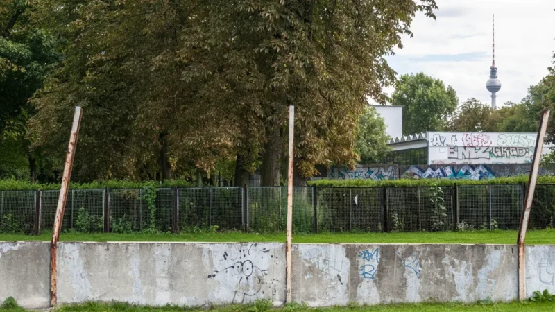 7. Berlin Wall Memorial(5)