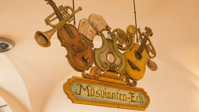 8) Hofbrauhaus Munchen(4)