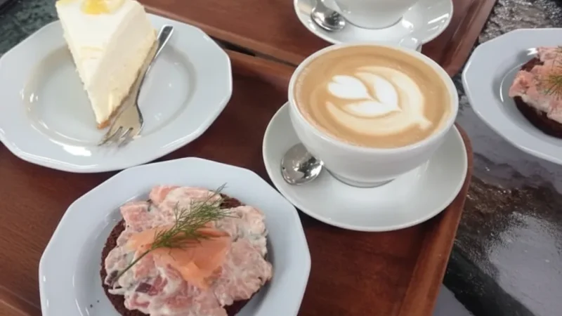 8 Local Cafés ‒ Small seaside cafés(7)