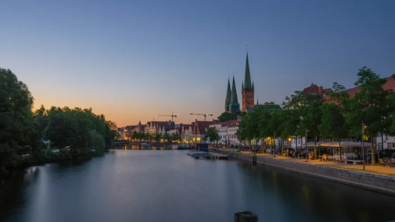 8) Trave River Promenade(3)