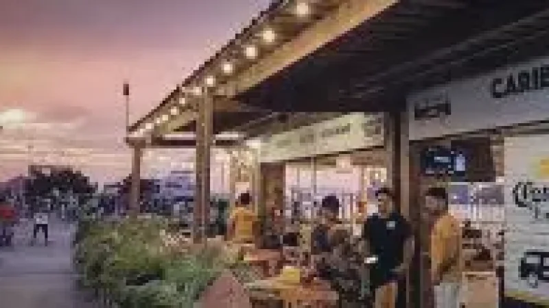 9 Beachfront Cafés – Relaxed dining spots(5)