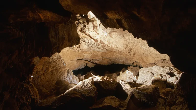 9) Dunmore Cave(3)
