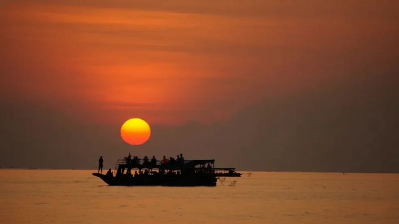 9 Lake Sunset Views – Calm evening scenery(5)