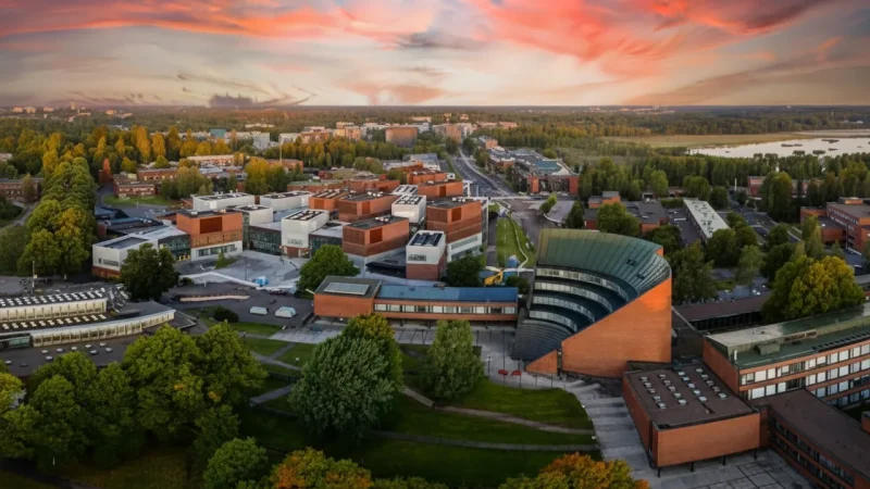 9 Otaniemi Campus Area ‒ Modern architecture and parks(5)