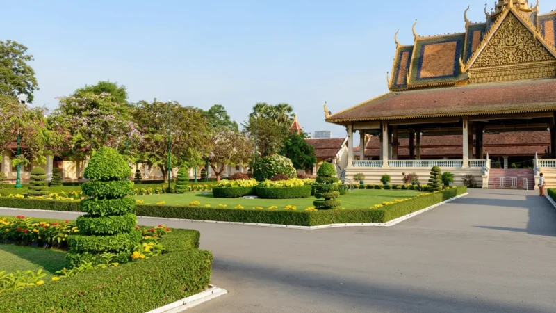 9 Royal Gardens – Green space near the palace(2)