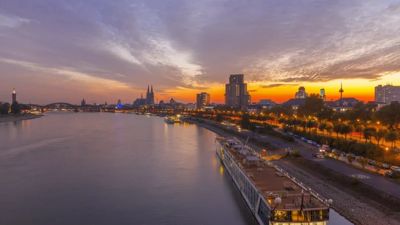 9. Rhine Promenade Cologne(1)