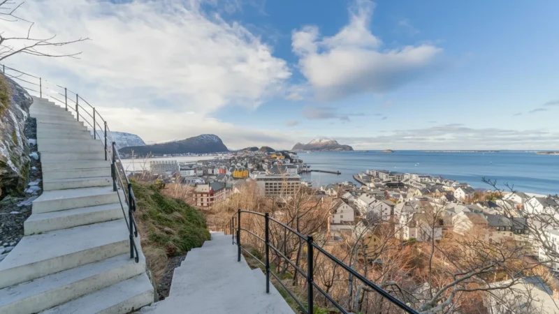 Aksla Viewpoint – Panoramic views over the town and islands(1)