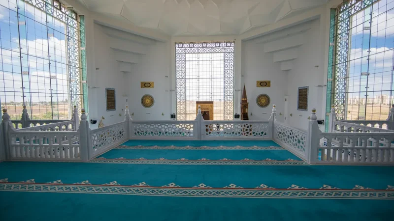 Al-Hussein Mosque – Important Religious Landmark(4)