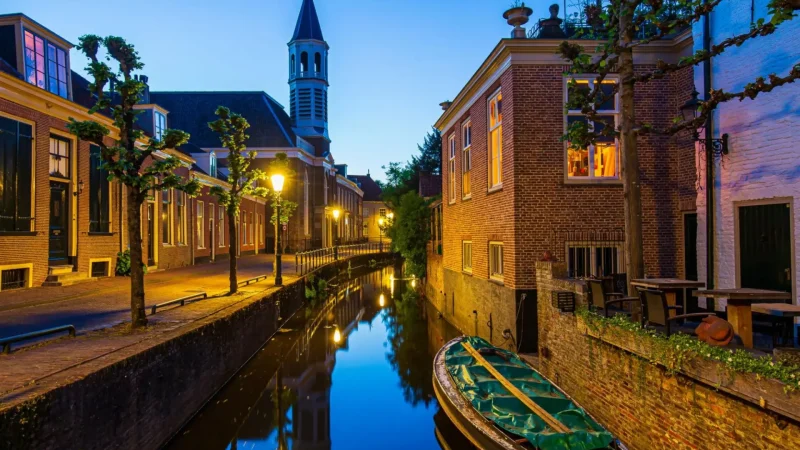 Amersfoort_Old_Town_&_Lieve_Canal_02