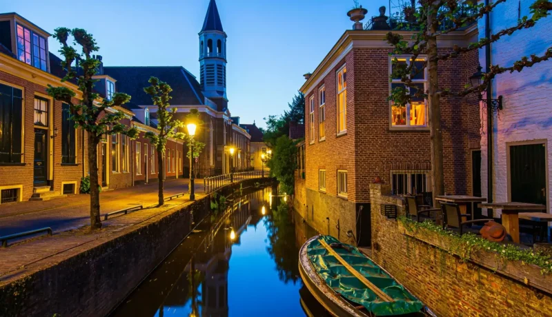 Amersfoort_Old_Town_&_Lieve_Canal_02