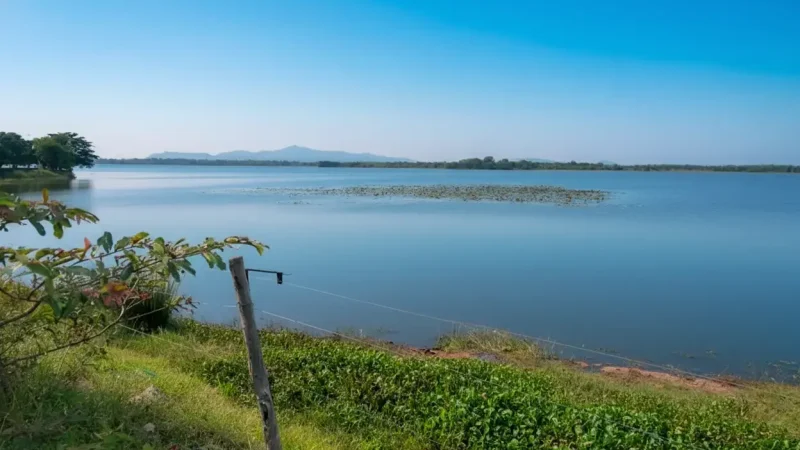 Ampara Lake Viewpoint 02