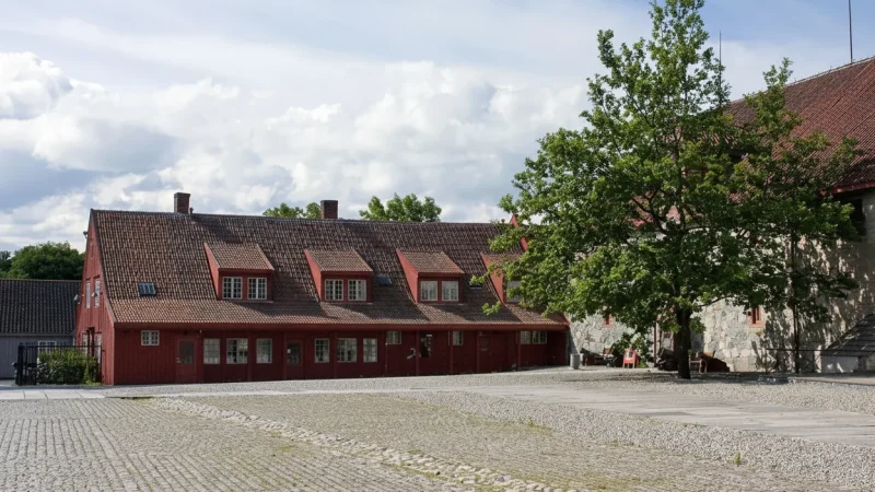 Archbishop’s Palace – Historic buildings beside the cathedral(4)