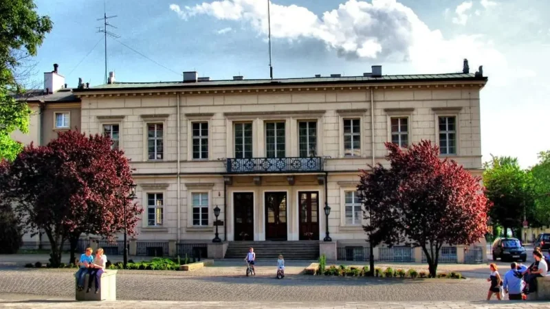 Archbishop’s_Palace_03