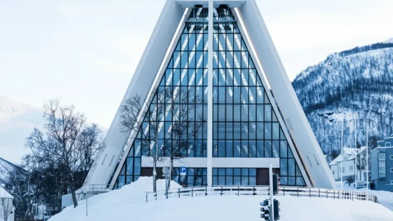 Arctic Cathedral – Iconic modern church design(5)