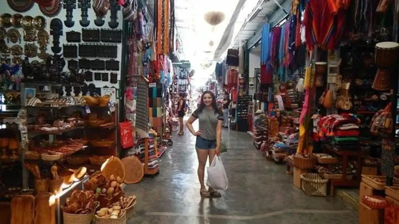 Artisan_Shops_–_Handmade_crafts_and_souvenirs__02