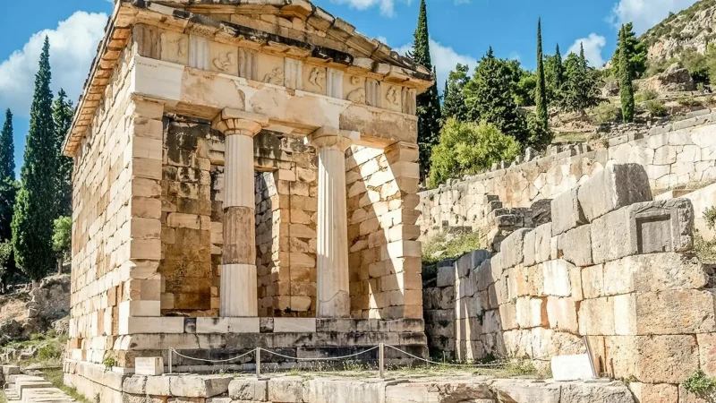 Athenian_Treasury_01