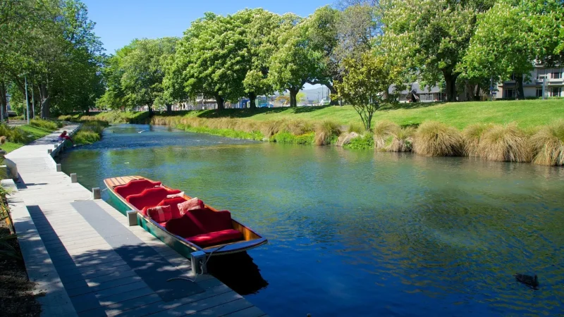 Avon_River_Punting_тАУ_Scenic_river_experience_04