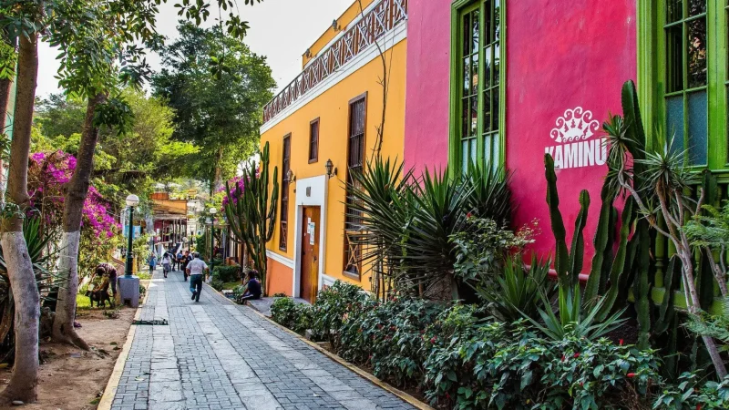 Bajada_de_los_Baños_–_A_scenic_street_leading_to_the_coast__04