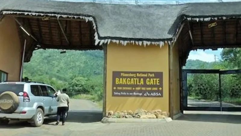 Bakgatla_Gate_тАУ_Eastern_park_entrance_03