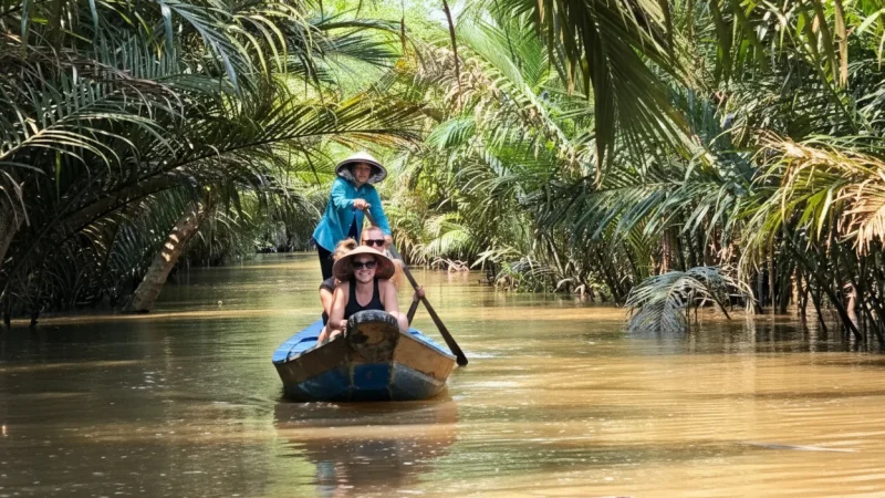 Bamboo Boat Stops – Traditional paddle boats(4)
