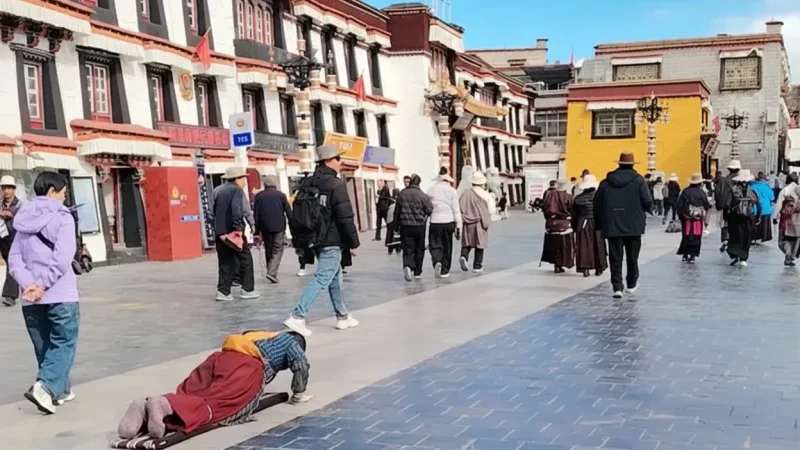 Barkhor Street – Sacred pilgrimage circuit(3)