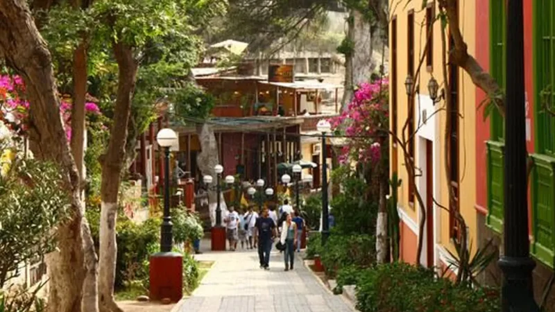 Barranco_District_–_Artistic_area_with_colorful_streets__02