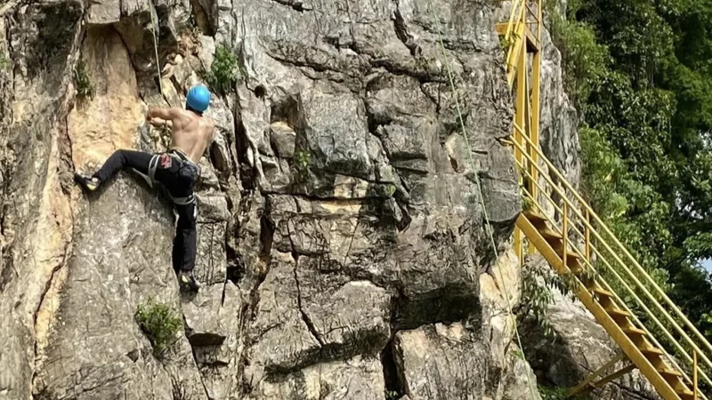 Batu_Caves_Rock_Climbing_Area_05