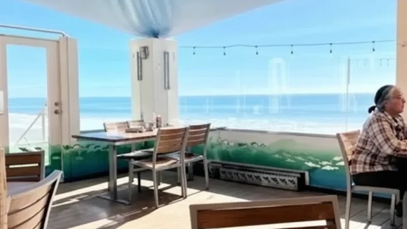 Beach Cafés – Casual dining near the shore(1)