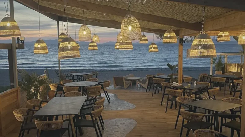 Beachfront Cafés – Relaxed seaside dining(3)