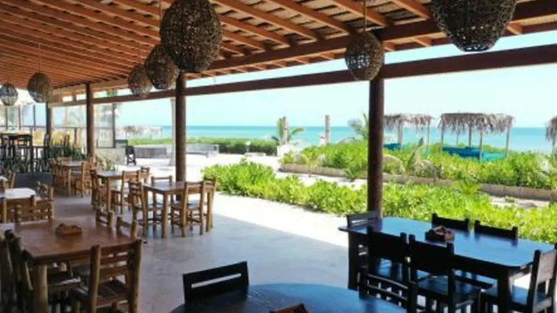 Beachfront_Restaurants_–_Fresh_seafood_dining_spots__03