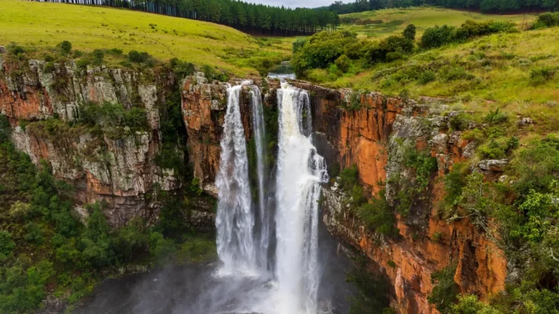 Berlin_Falls_тАУ_Wide_curtain-style_waterfall_03