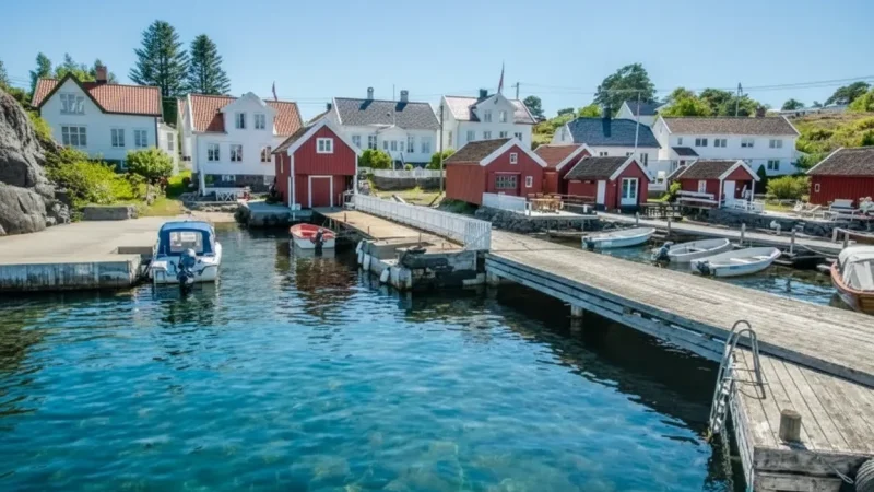 Boat Tour Piers – Island-Hopping Routes (Arendal Harbor)(4)