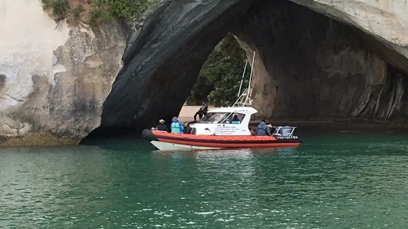 Boat_Tours_to_Cathedral_Cove_тАУ_Sea_Access_04