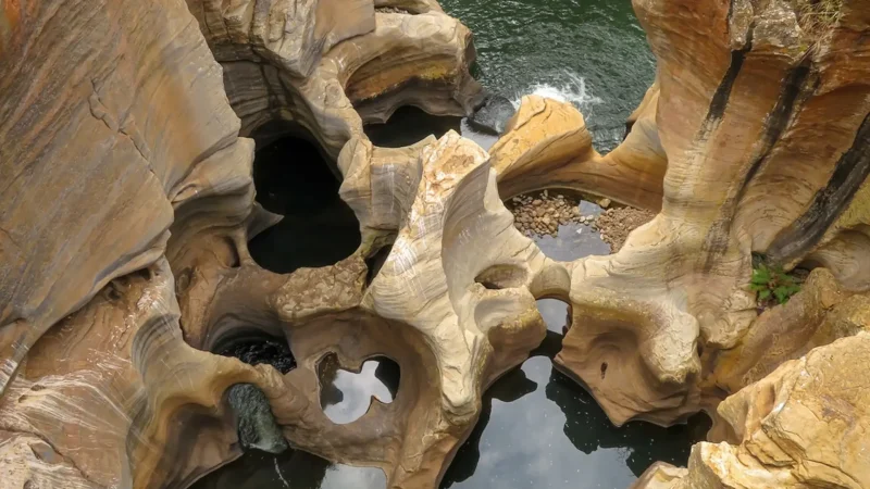 BourkeтАЩs_Luck_Potholes_тАУ_Natural_rock_formations_01