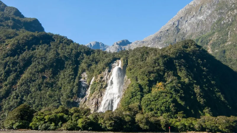 Bowen_Falls_тАУ_Waterfall_near_Milford_Sound_02
