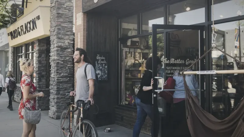 Broadway Avenue – Shops & cafés(1)