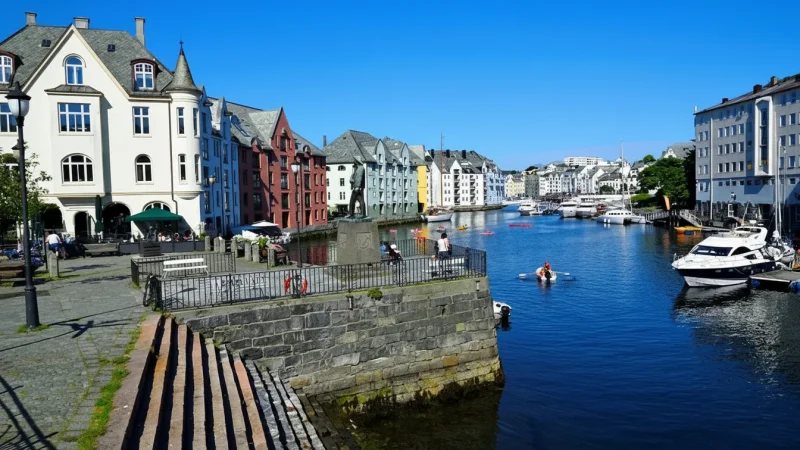 Brosundet Canal – Scenic inner harbor walk(4)